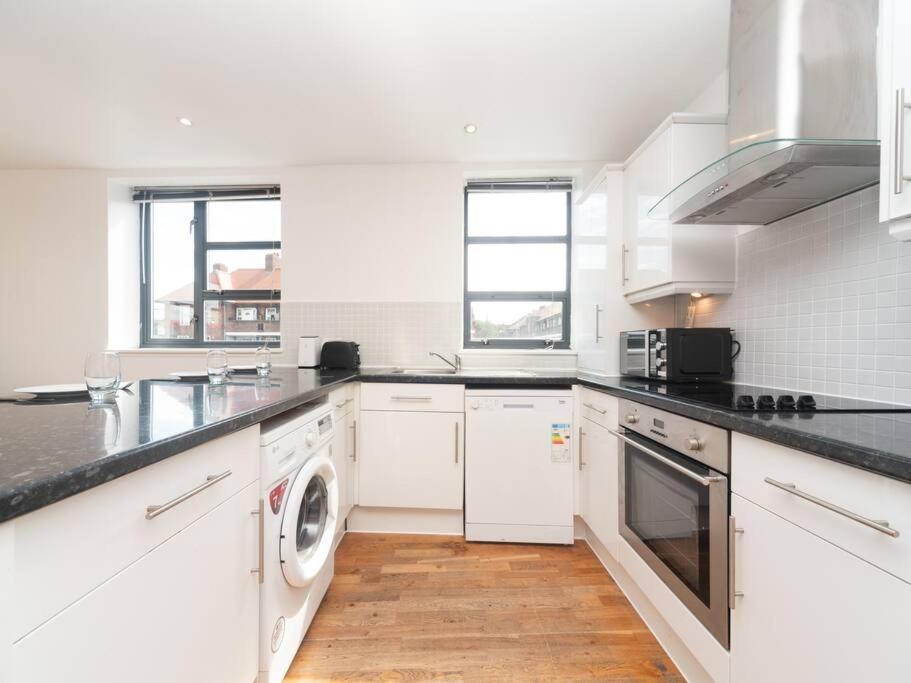 Bright & Modern 2-Bed Apartment In Vibrant East Londres Exterior foto